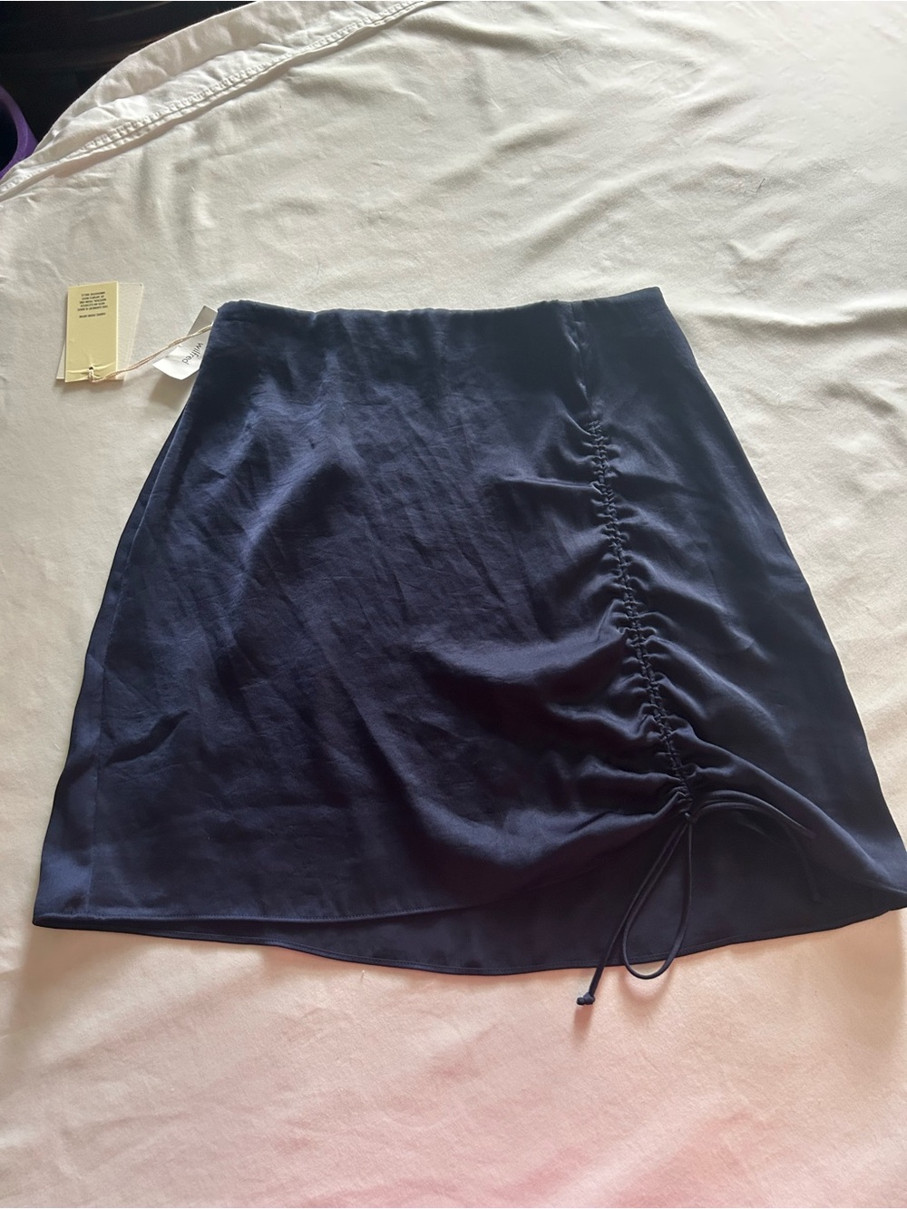Aritzia Women’s Navy Ruched Side-Drawstring Skirt in size 6